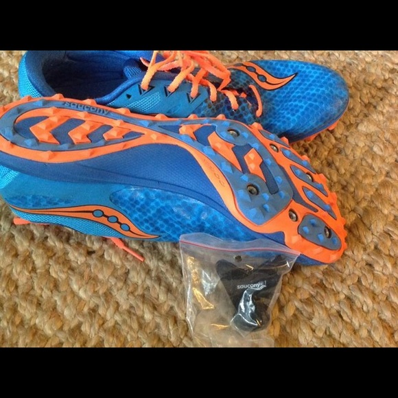 SAUCONY running shoes with spikes - Picture 2 of 3